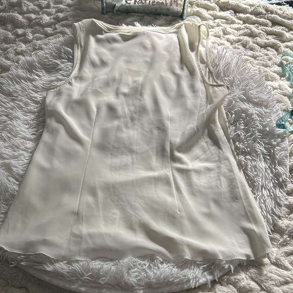 Spense sz L ivory cream colored sleeveless blouse very flowy feels like silk - Picture 10 of 10